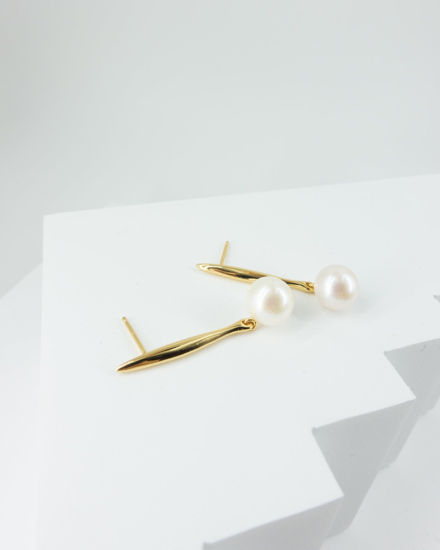 Minimal Linear Pearl Drop Earrings