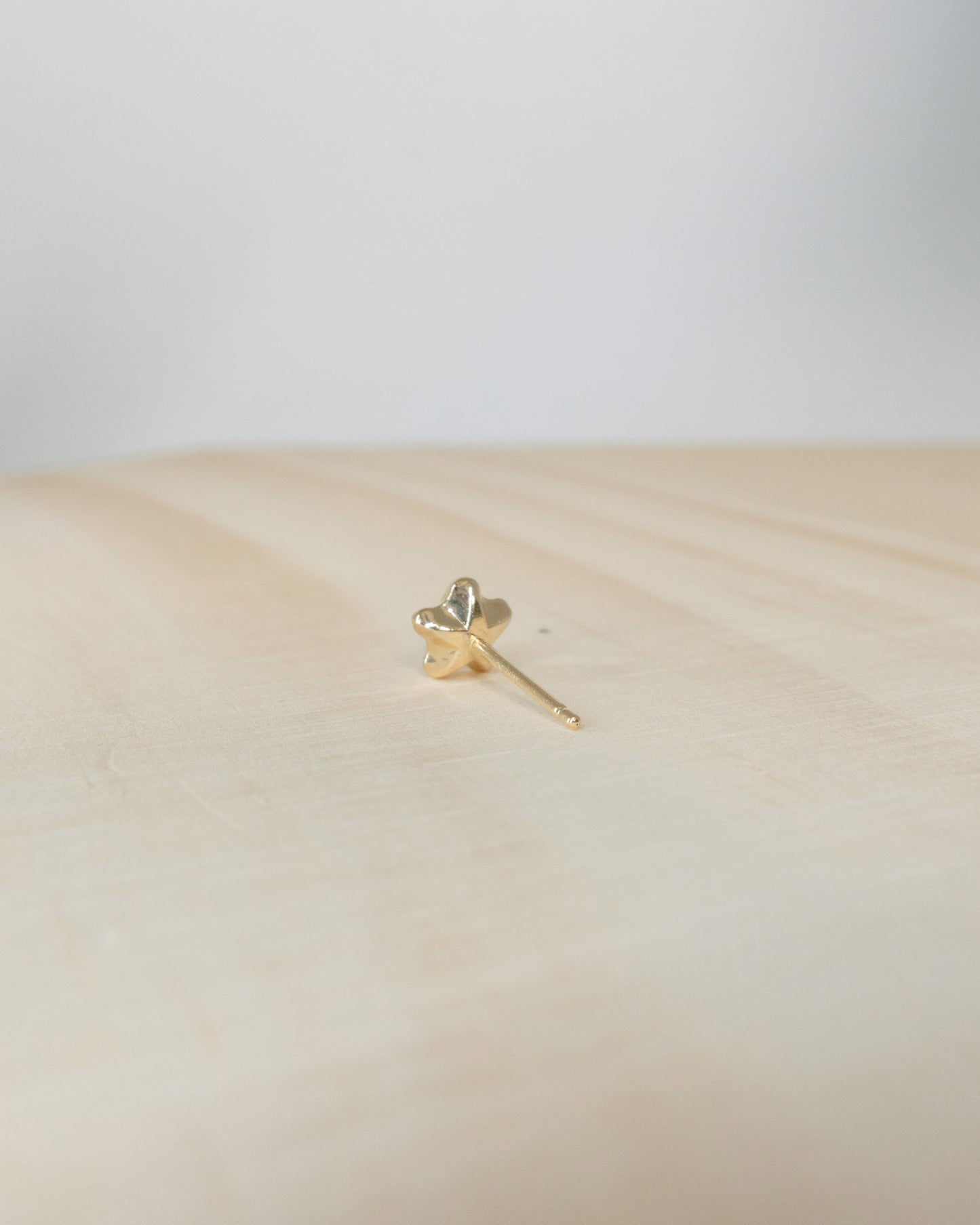 Gold Round Star Stud