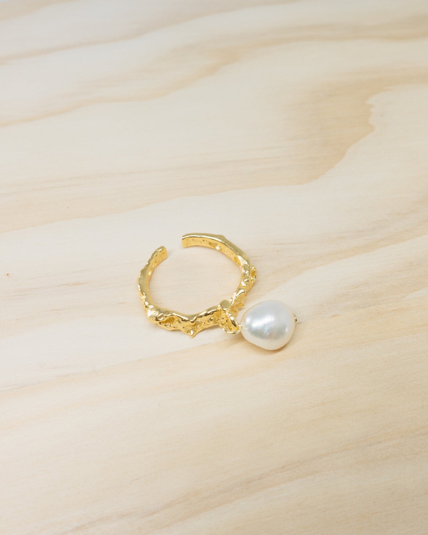 Henri baroque pearl ring