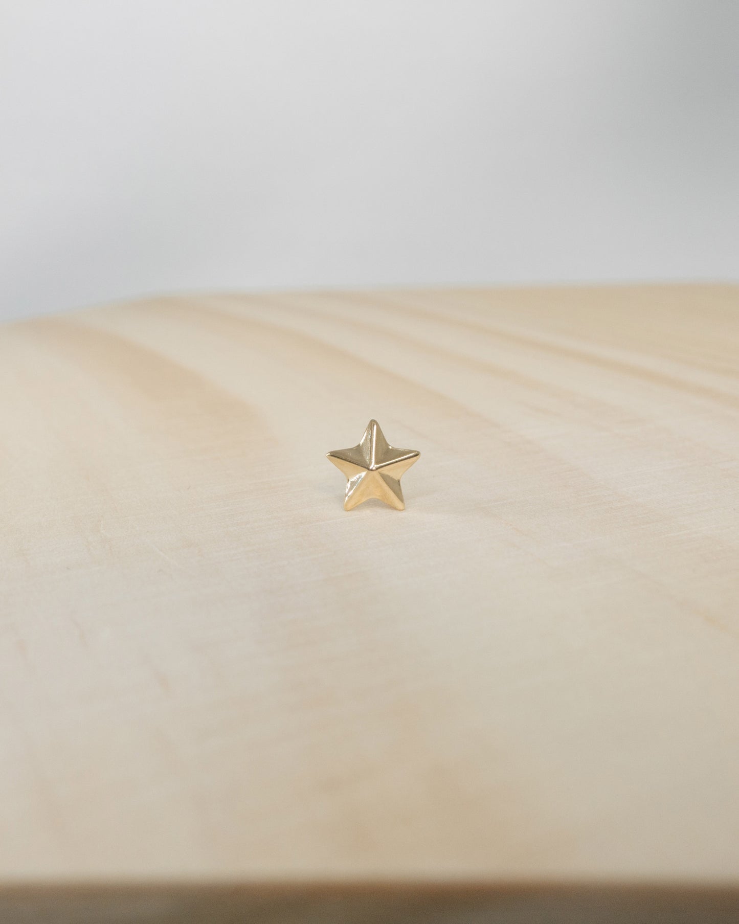 Single 3D Geometric Star Gold Stud