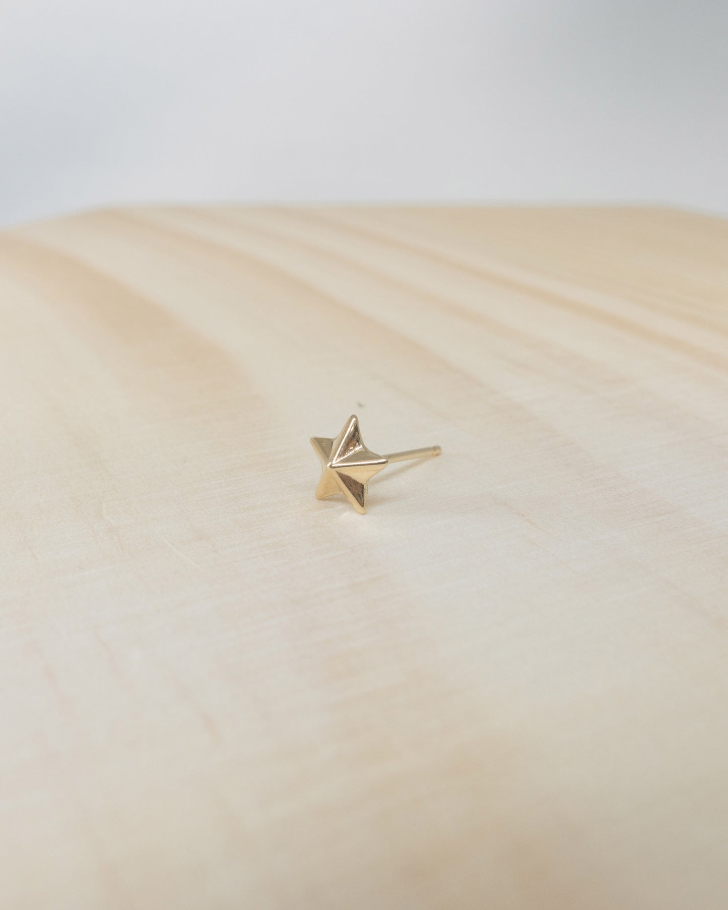 Single 3D Geometric Star Gold Stud