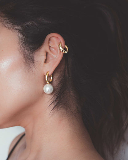 "Juno" oversized pearl hoops