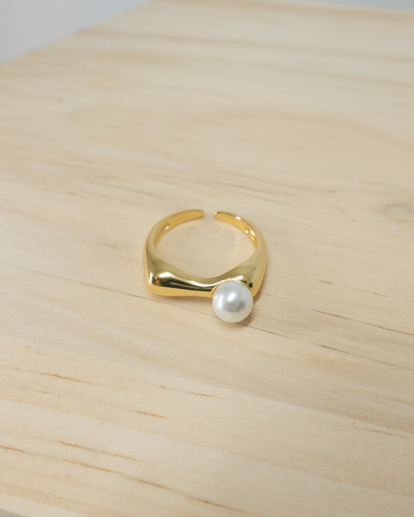 Solo Pearl Minimal Ring