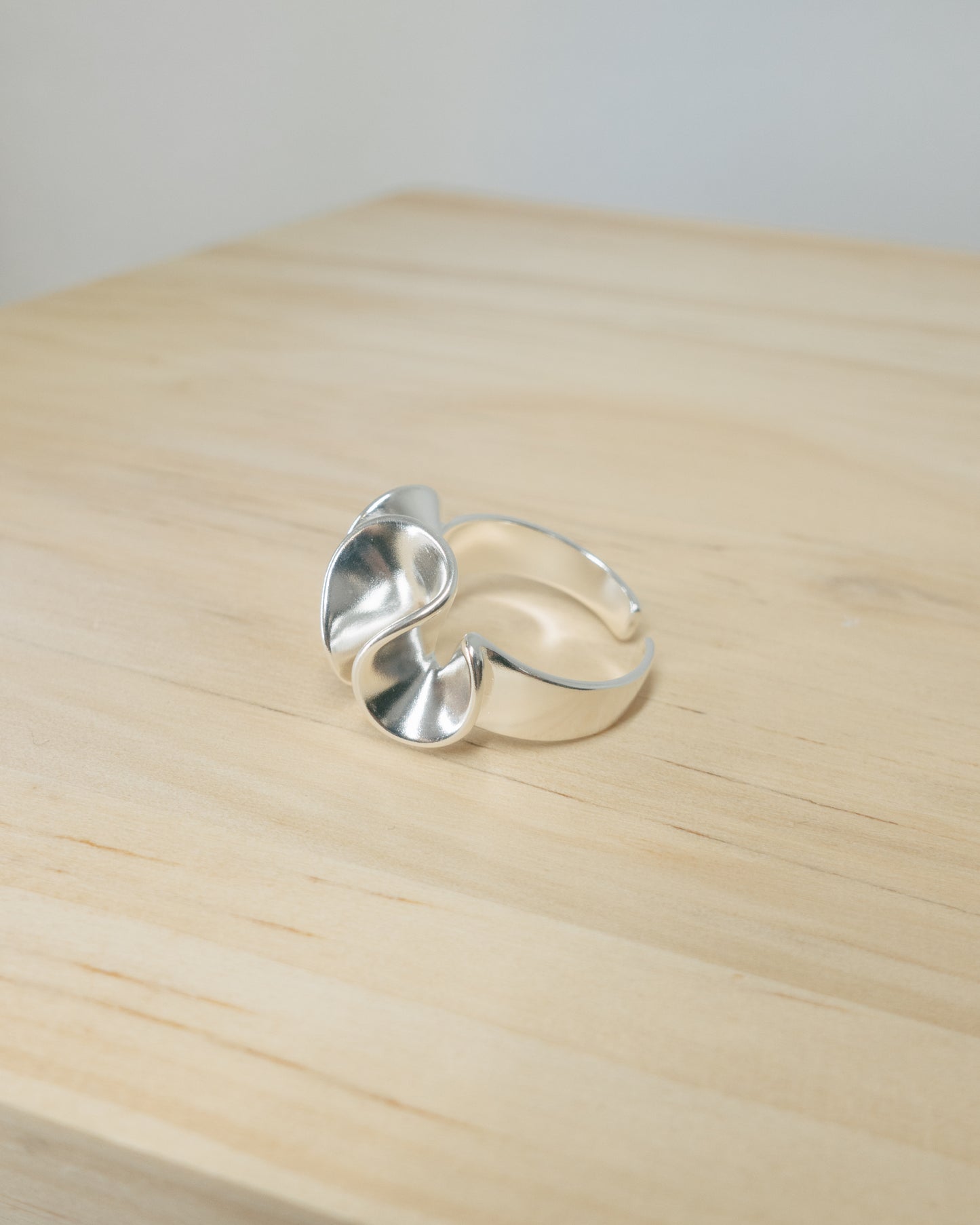 Swirling Wave Ring