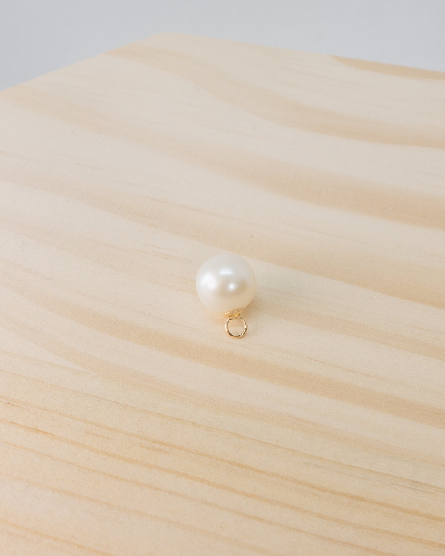 Solo Freshwater Pearl Pendant