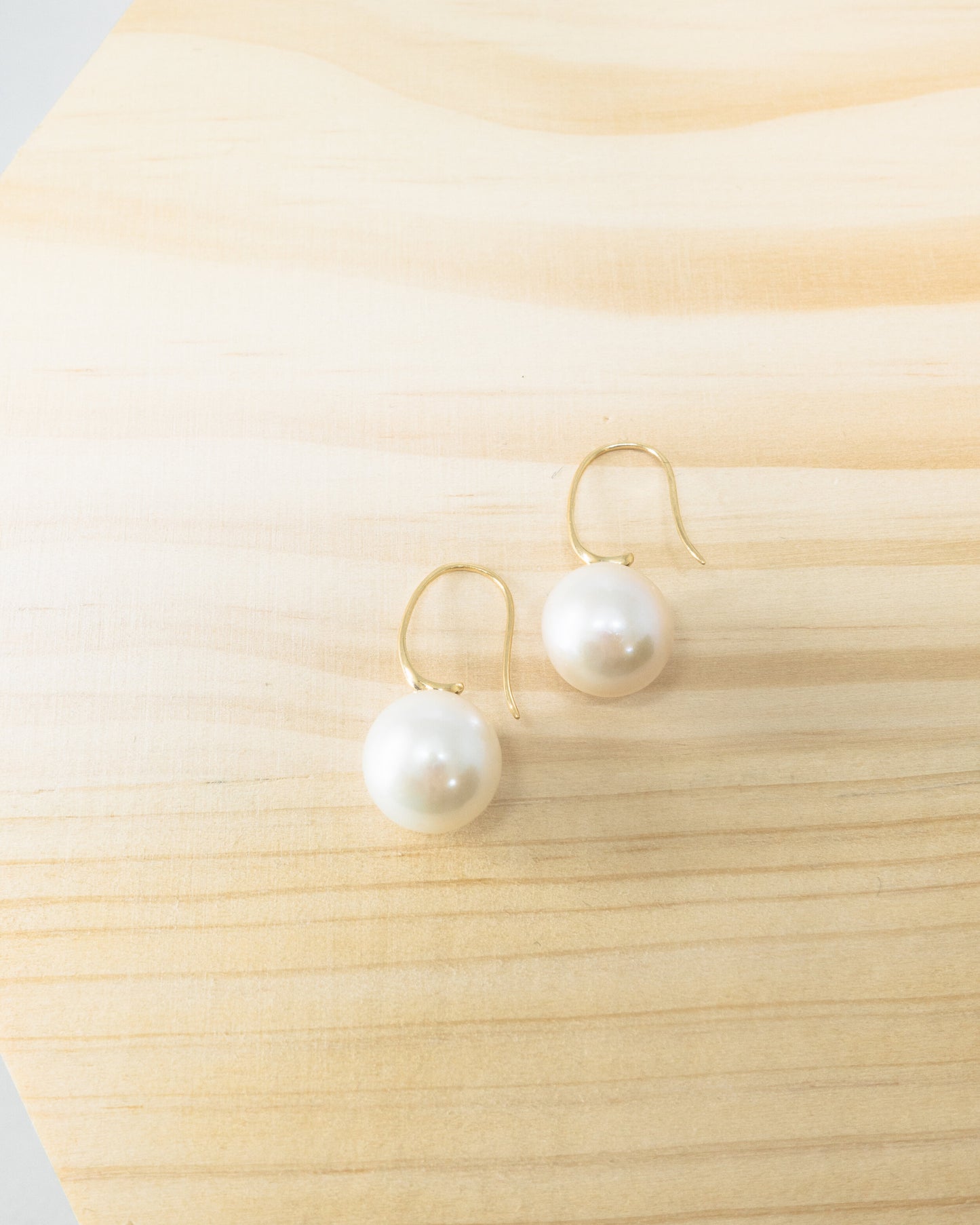 "Edith" jumbo pearl drops