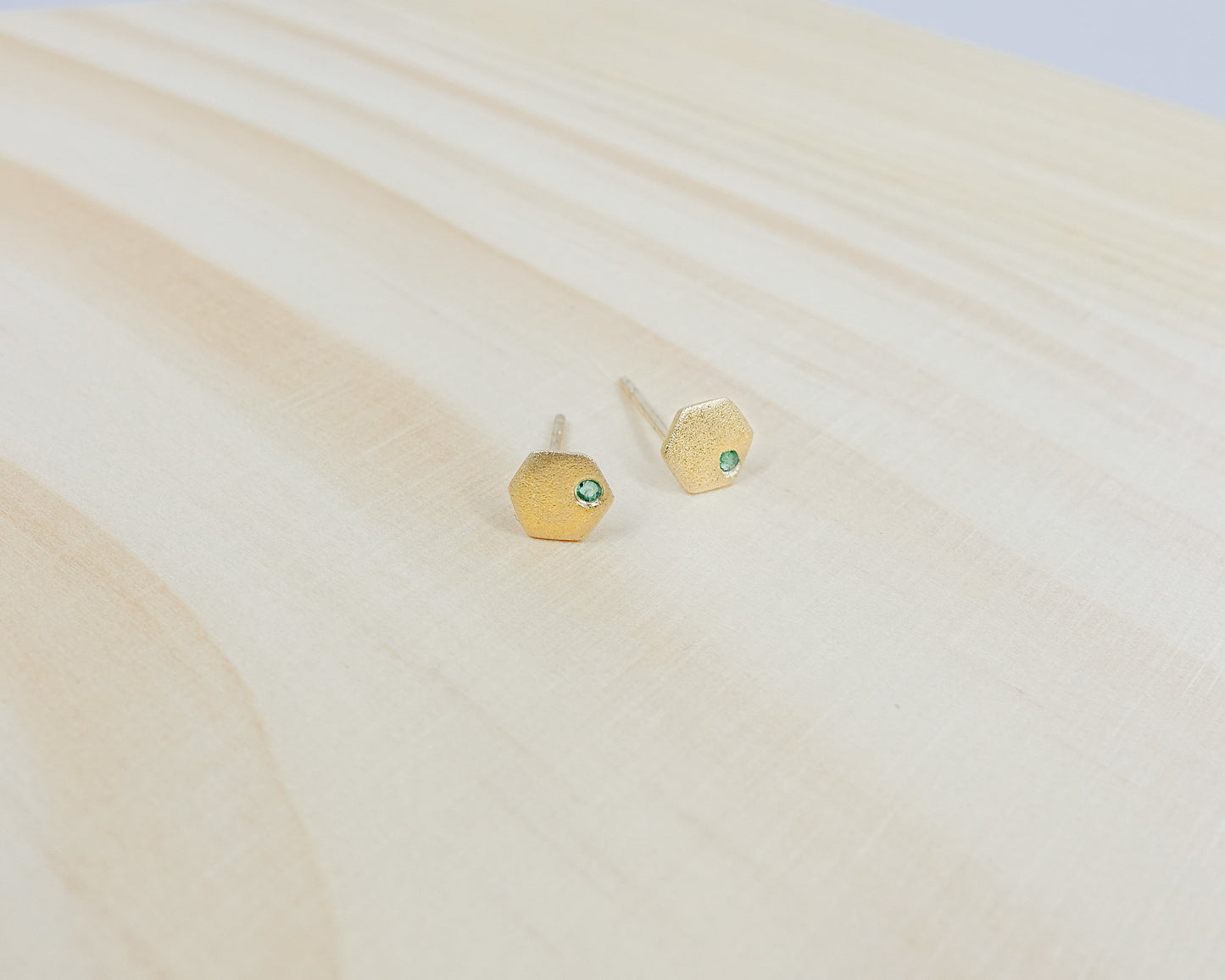 "Sura" minimal hexagon studs