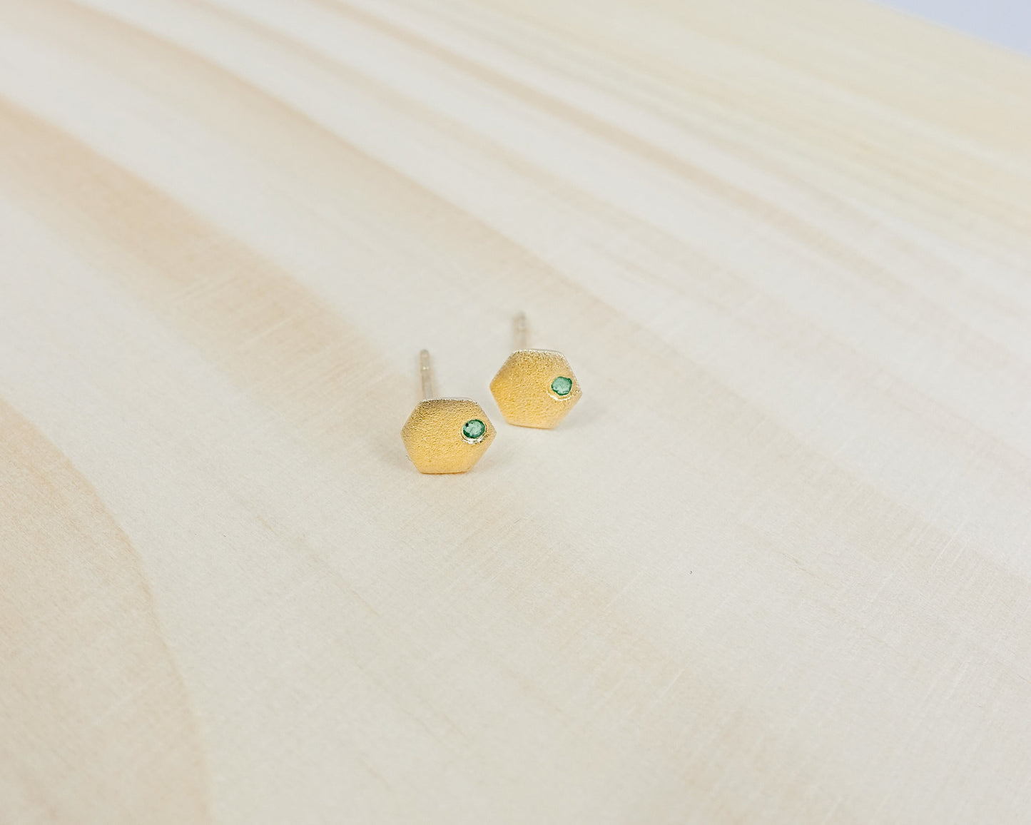 "Sura" minimal hexagon studs