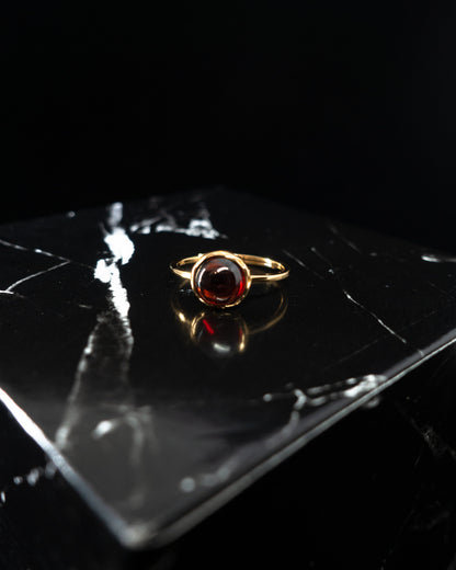 "Rouge" round garnet ring