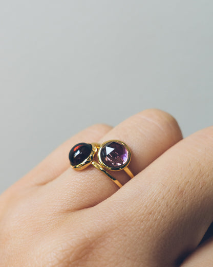 "Rouge" round garnet ring