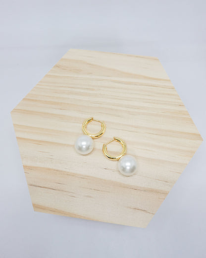 "Juno" oversized pearl hoops