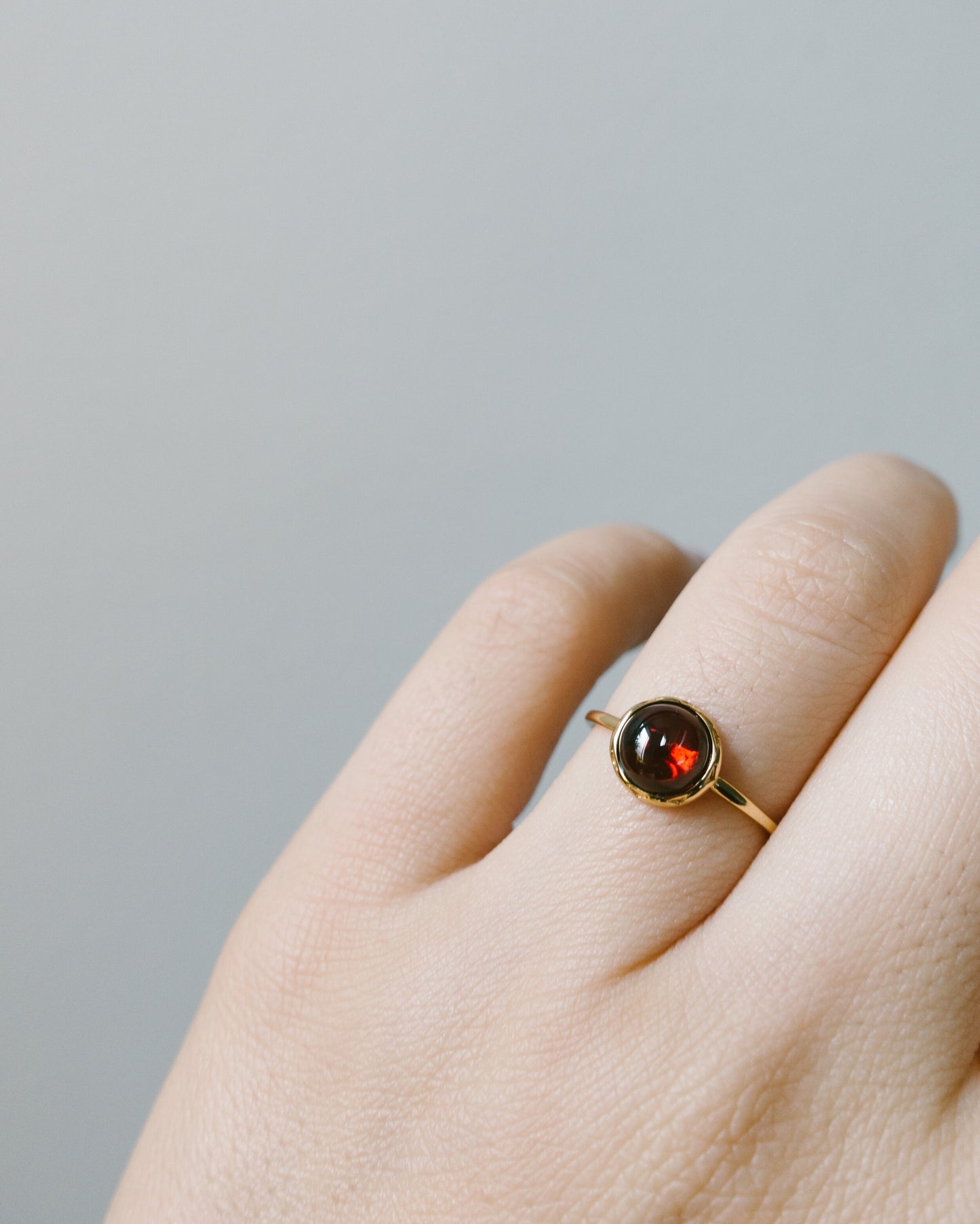 "Rouge" round garnet ring