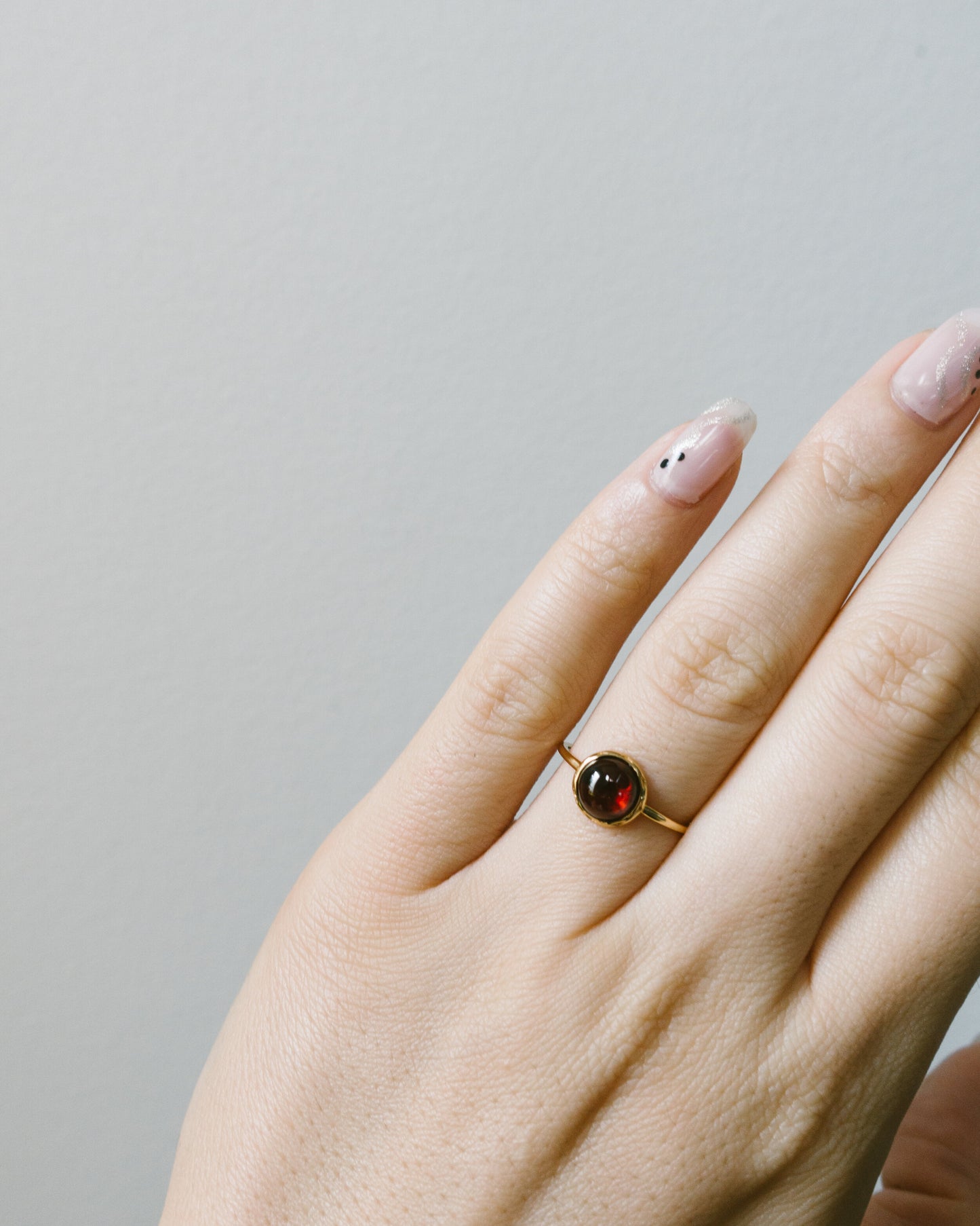 "Rouge" round garnet ring