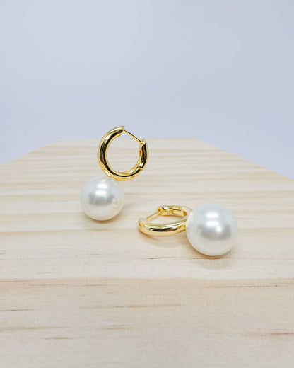 "Juno" oversized pearl hoops