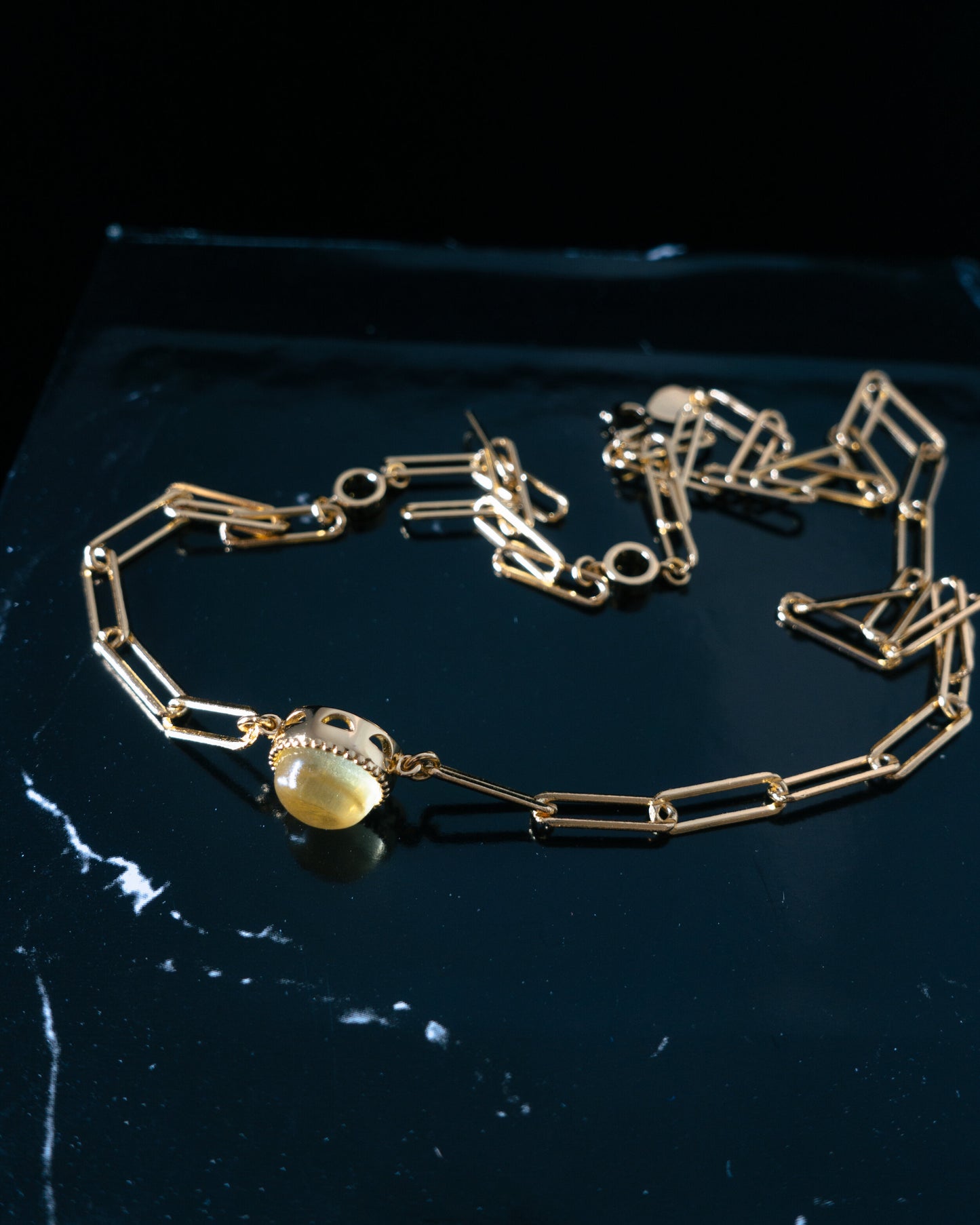 "Rai" amber stone link chain