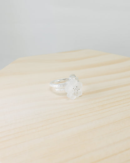 "Noa" crystal floral ring
