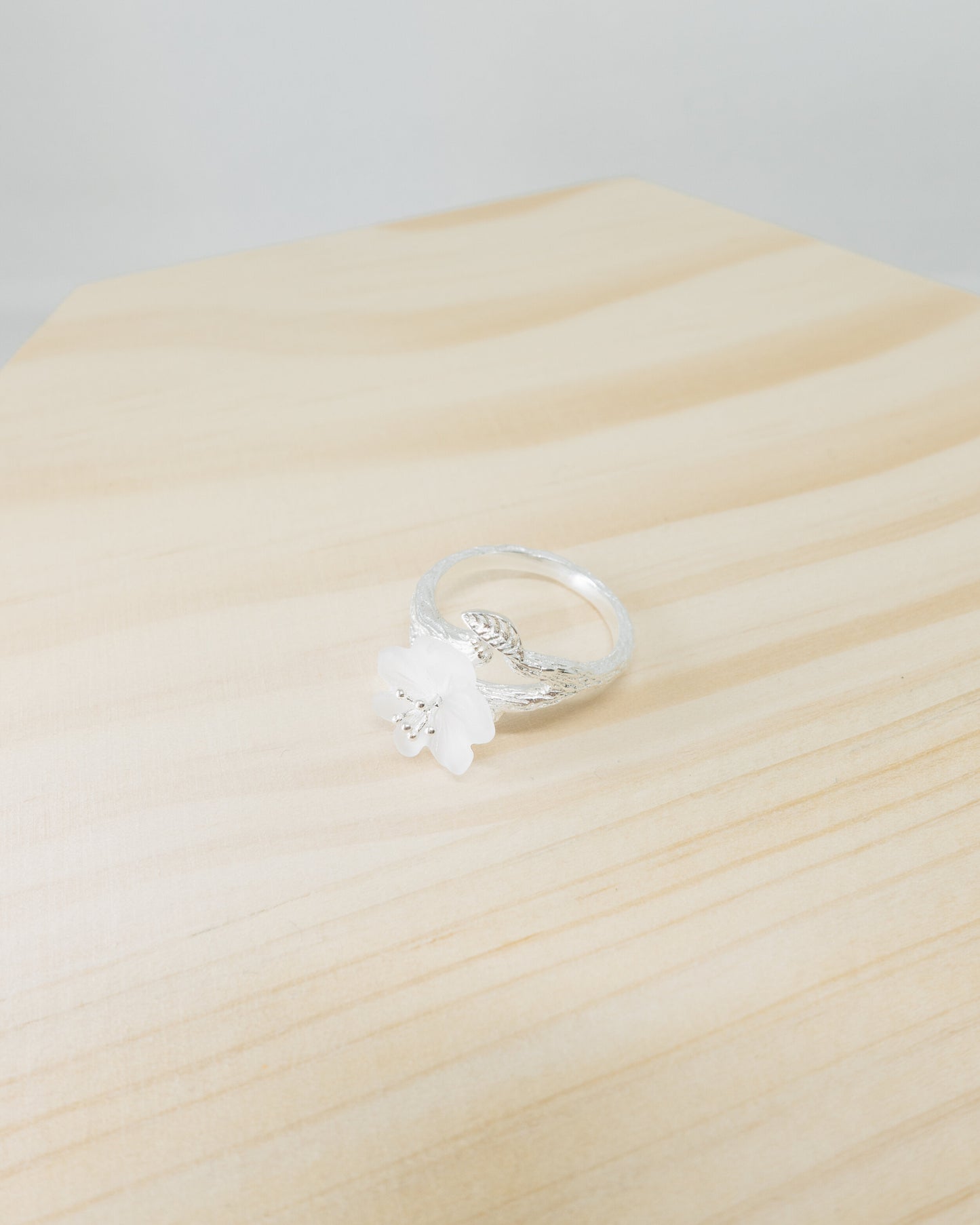 "Noa" crystal floral ring