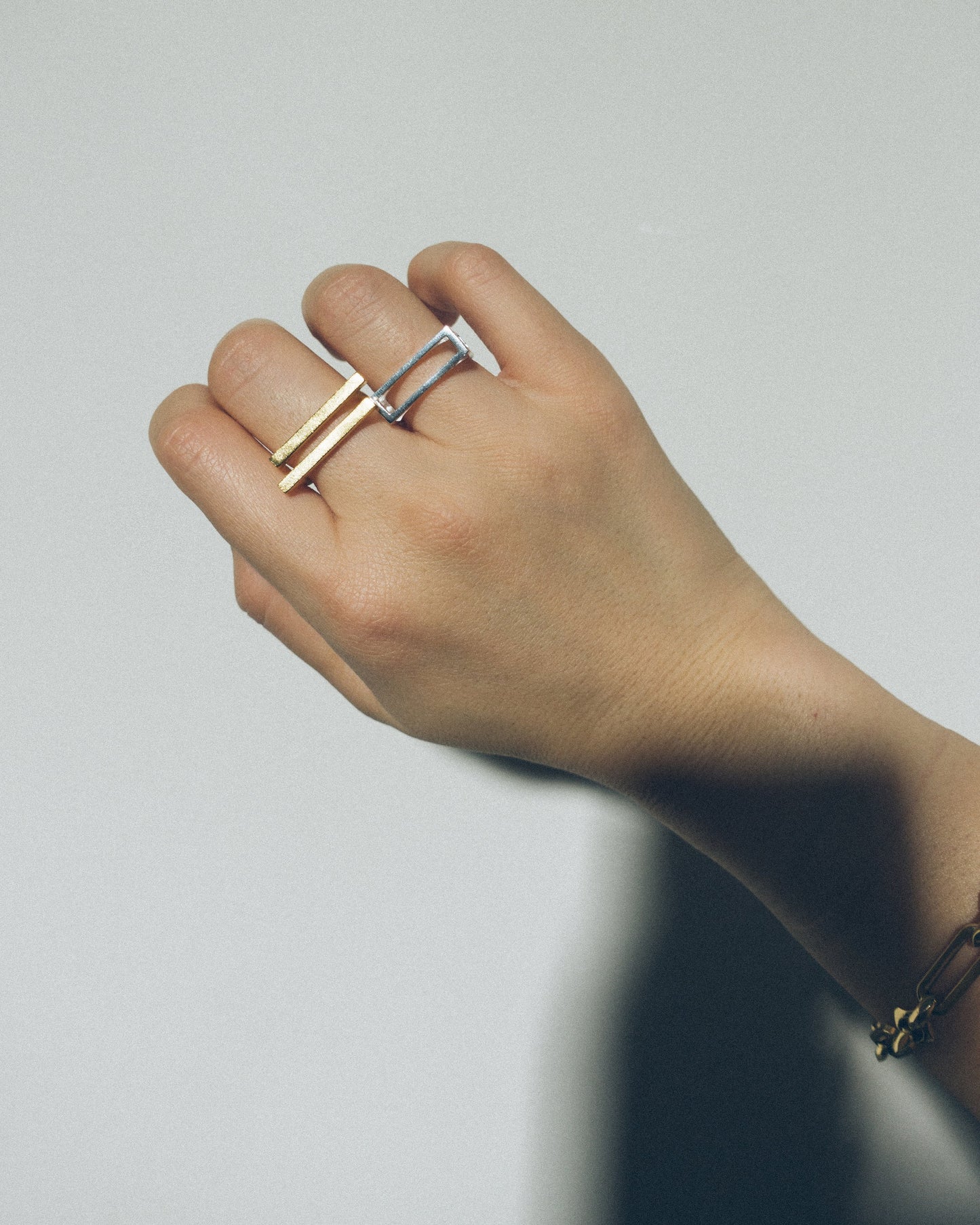 "Vicky" double-bar ring