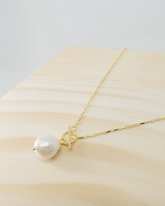 "Riley" baroque pearl toggle clasp necklace