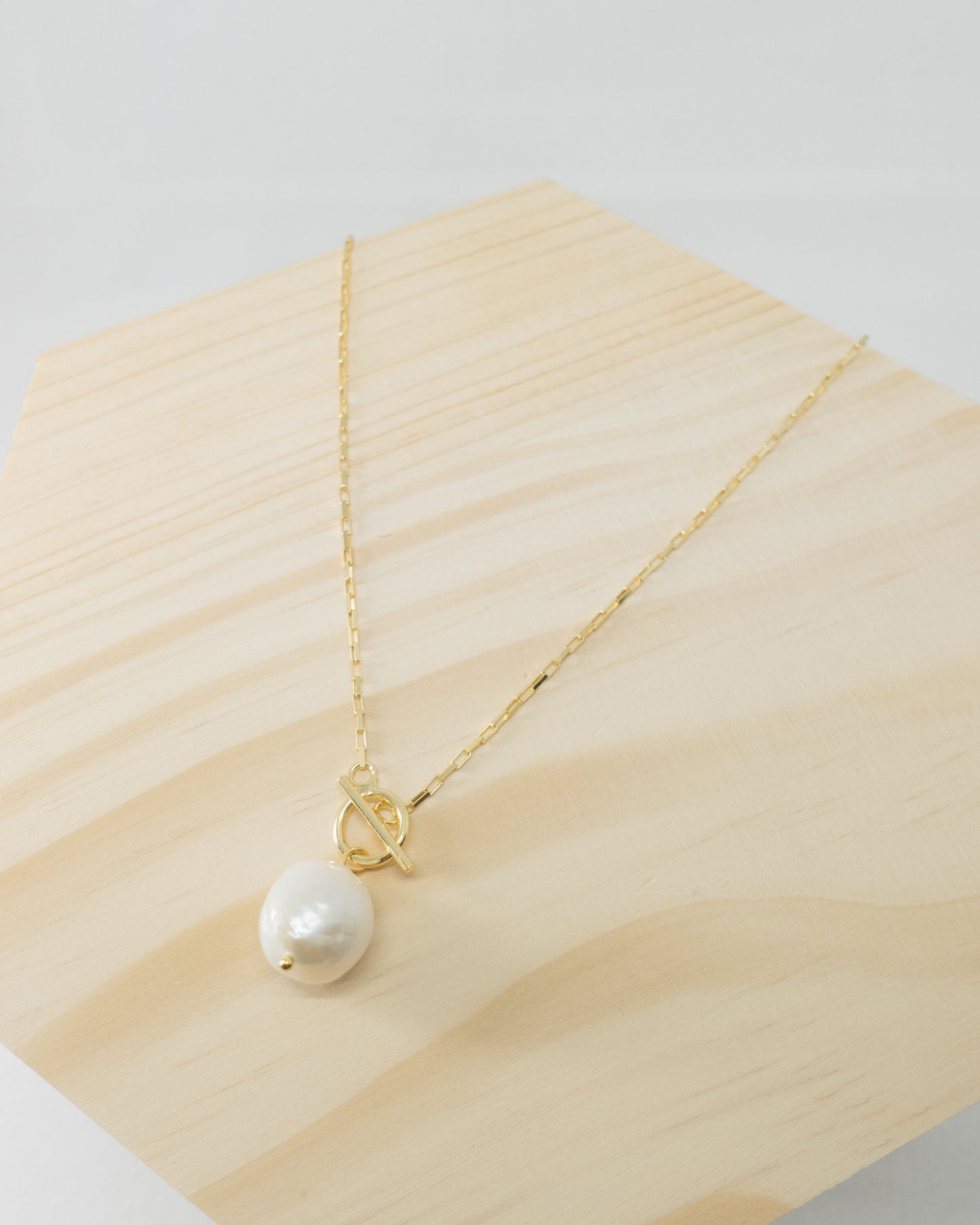 "Riley" baroque pearl toggle clasp necklace