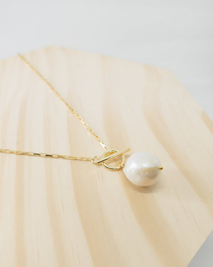 "Riley" baroque pearl toggle clasp necklace