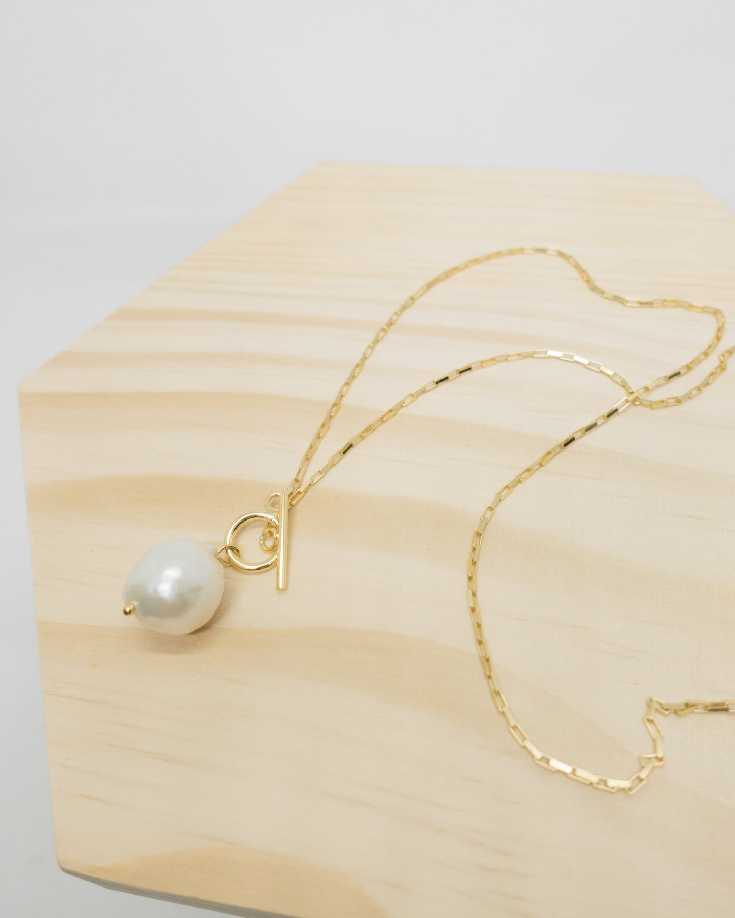 "Riley" baroque pearl toggle clasp necklace