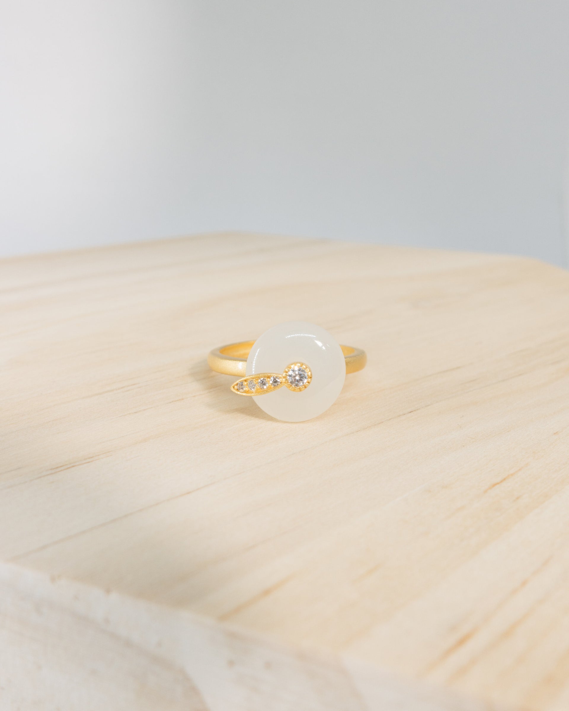"Blanche" nephrite jade ring