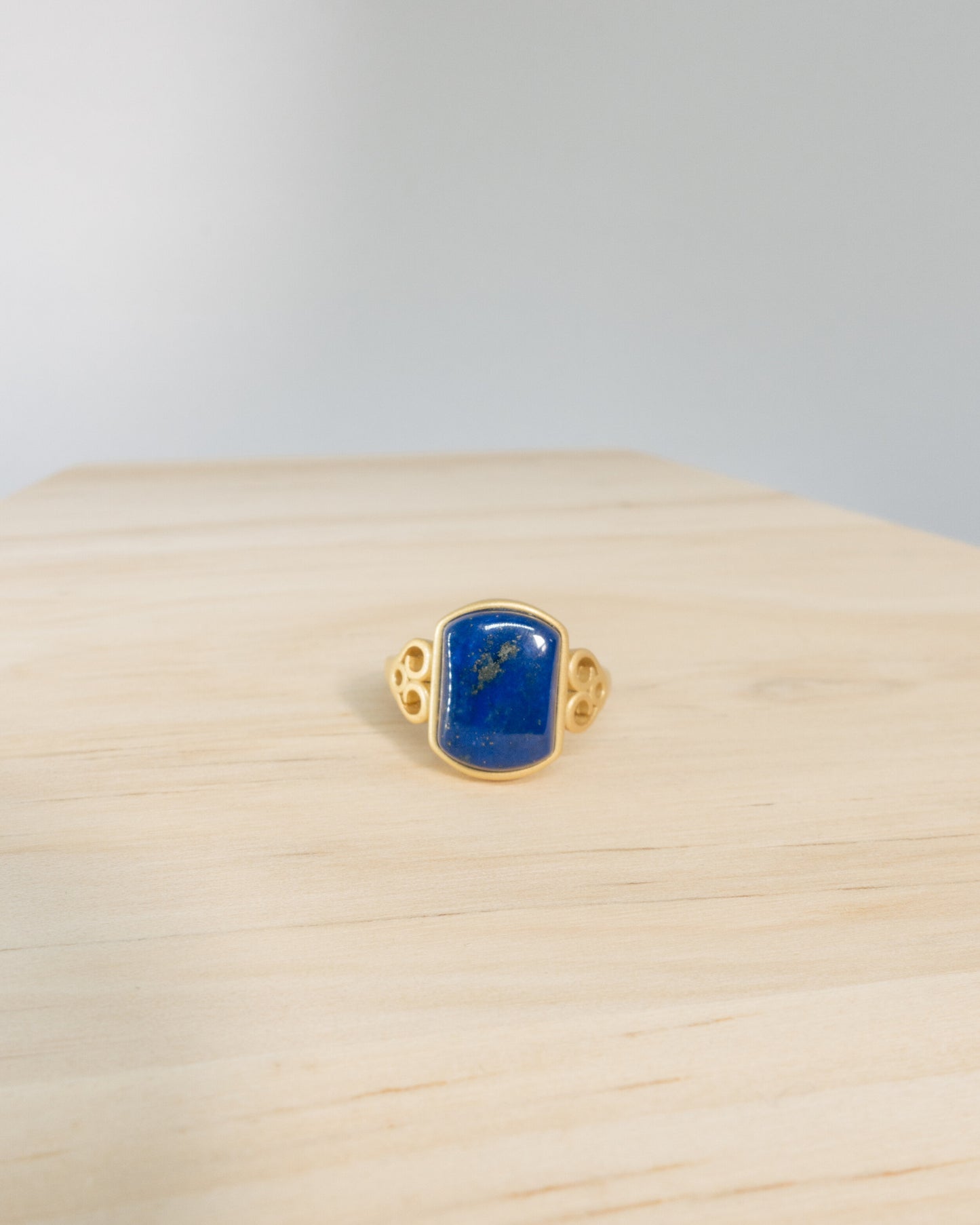 "Léonie" blue lapis ring