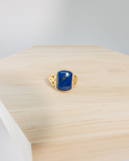 "Léonie" blue lapis ring