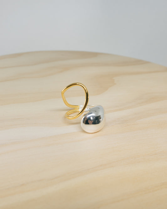 André two tone overlap ring