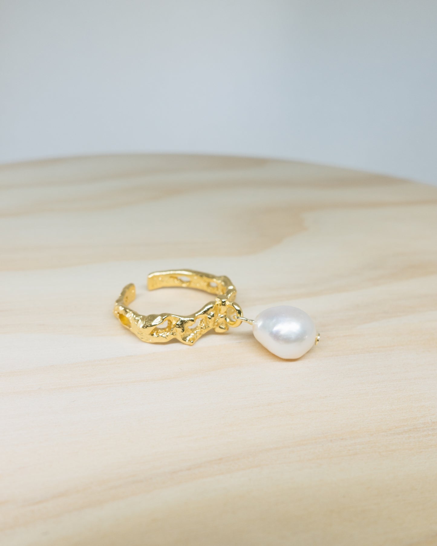 Henri baroque pearl ring