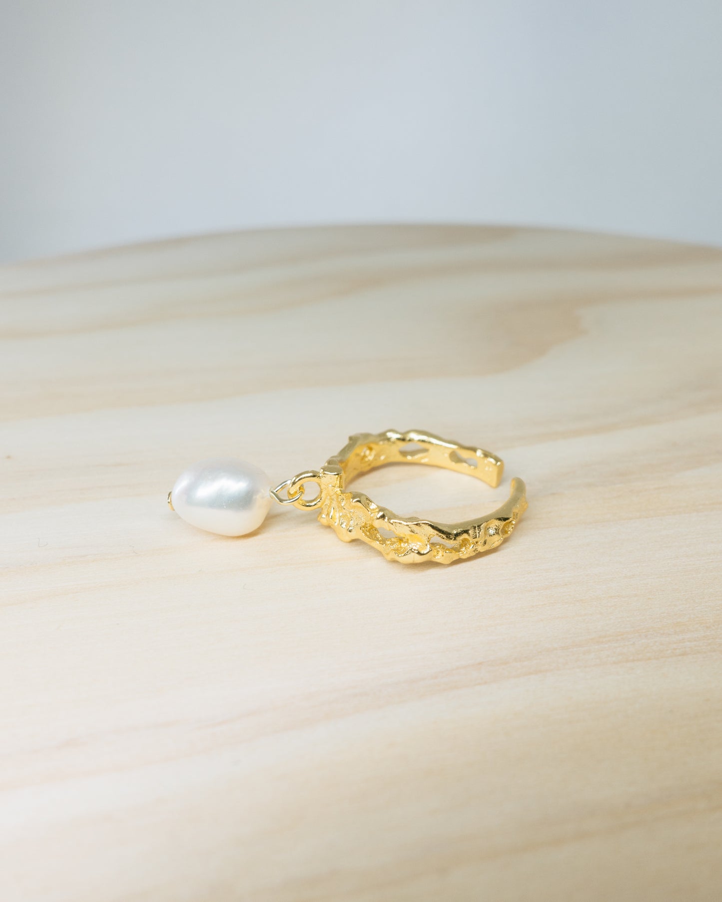Henri baroque pearl ring