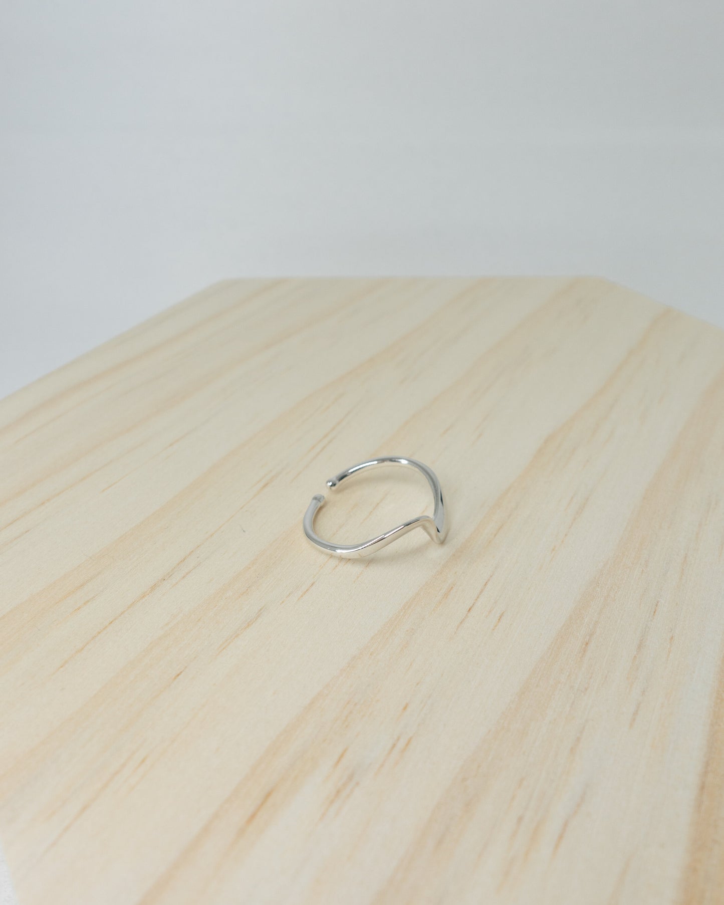 "Kimi" wavy stackable ring